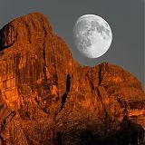 Fanis Massif cradles the moon